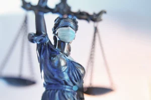 Statue de la justice illustrant l’indemnisation des victimes du Covid-19 et la réparation du préjudice corporel – Maître Marie Denimal, avocat préjudice corporel au barreau de Lille