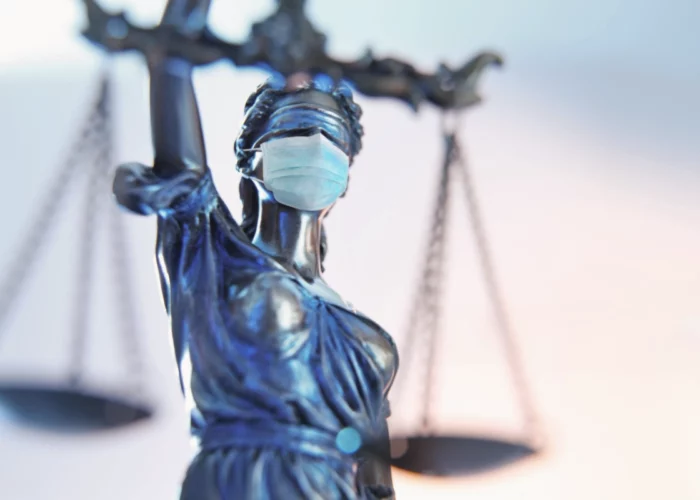 Statue de la justice illustrant l’indemnisation des victimes du Covid-19 et la réparation du préjudice corporel – Maître Marie Denimal, avocat préjudice corporel au barreau de Lille