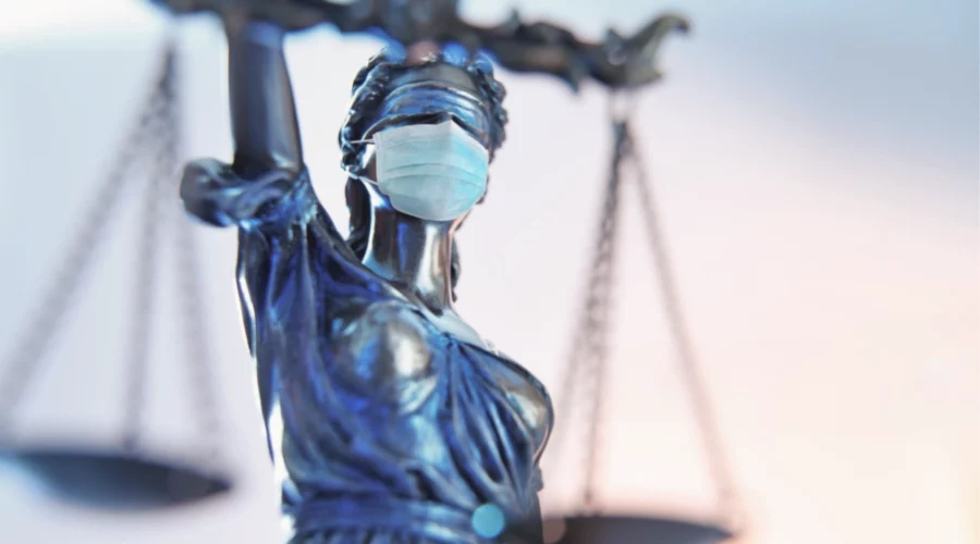 Statue de la justice illustrant l’indemnisation des victimes du Covid-19 et la réparation du préjudice corporel – Maître Marie Denimal, avocat préjudice corporel au barreau de Lille