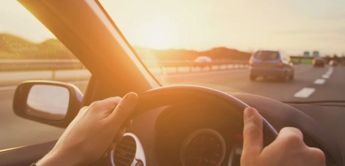Conducteur au volant d’un véhicule, illustrant les règles d’indemnisation et la responsabilité d’une victime conductrice après un accident de la circulation