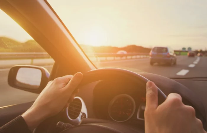 Conducteur au volant d’un véhicule, illustrant les règles d’indemnisation et la responsabilité d’une victime conductrice après un accident de la circulation