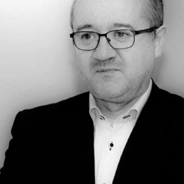 Portrait de Franck Moreau, avocat en droit de l’entreprise, inscrit au Barreau de Lille, cabinet avocats 25RueGounod à Lille